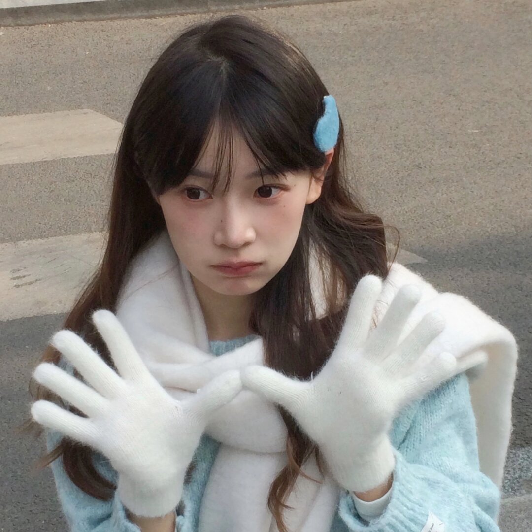 《某男星被前女友晒聊天记录 锤其恋爱期间劈腿》配图