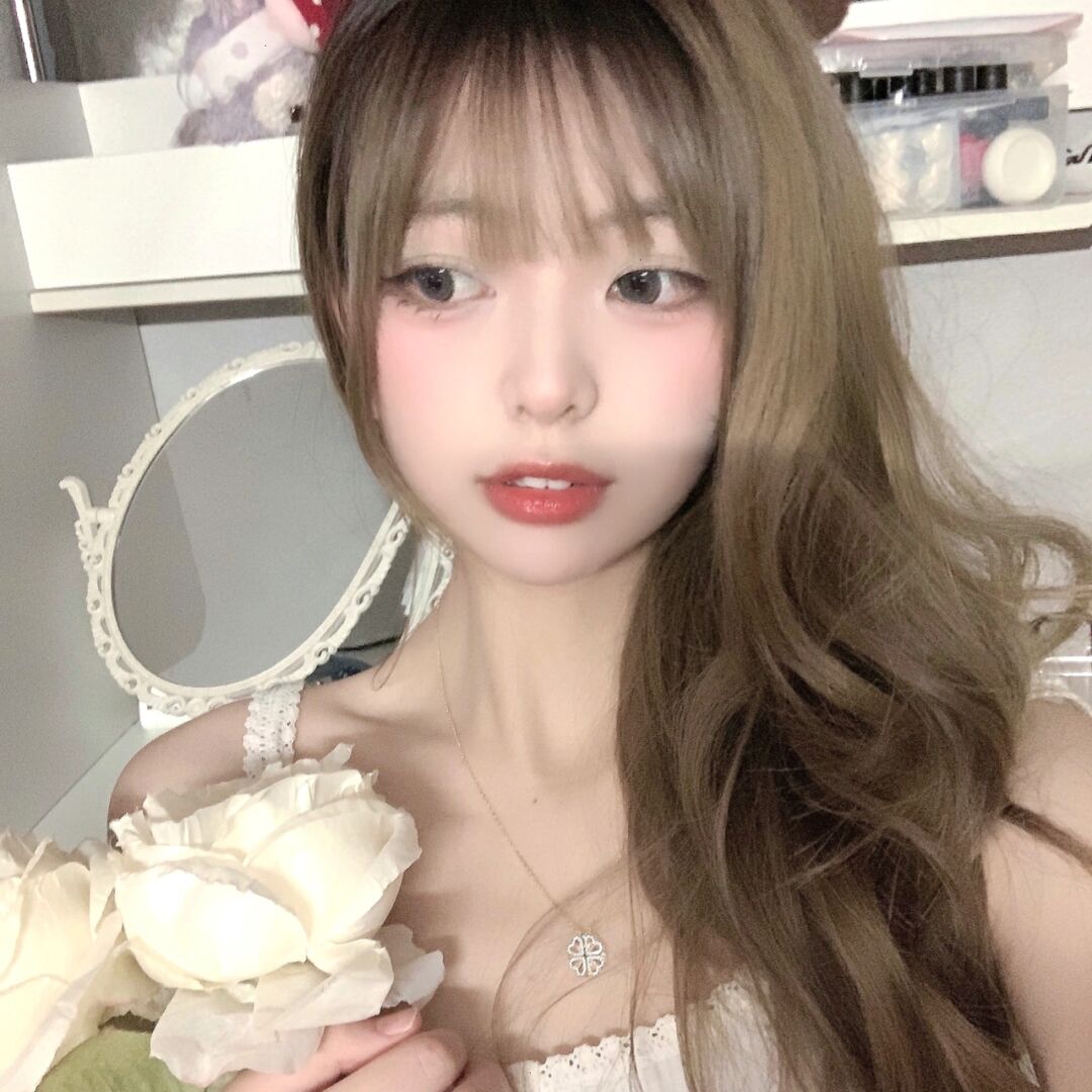 《某女星被拍与导演深夜对剧本，窗帘没拉》配图