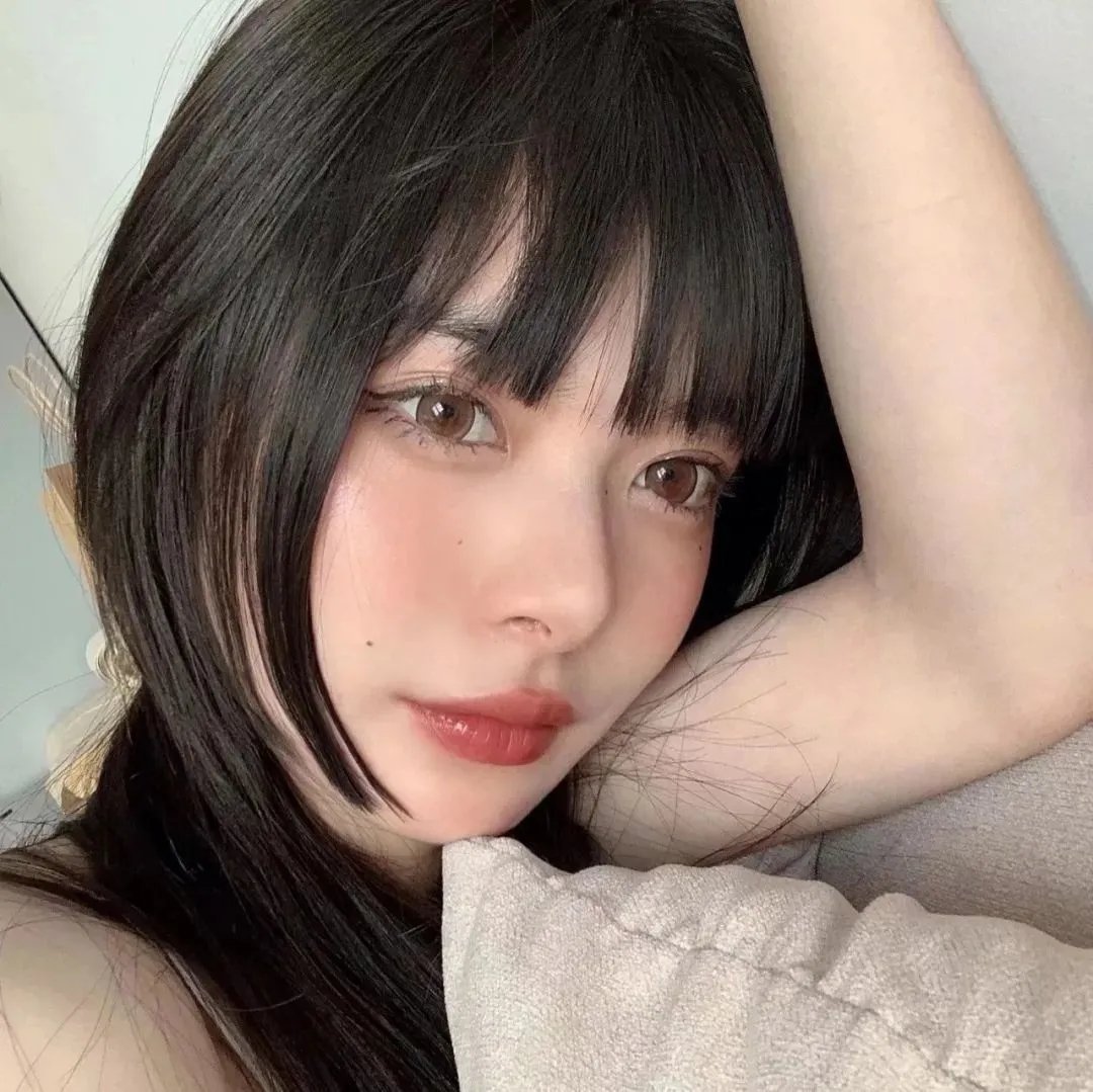 《某男星被前女友晒聊天记录，锤其劈腿》配图
